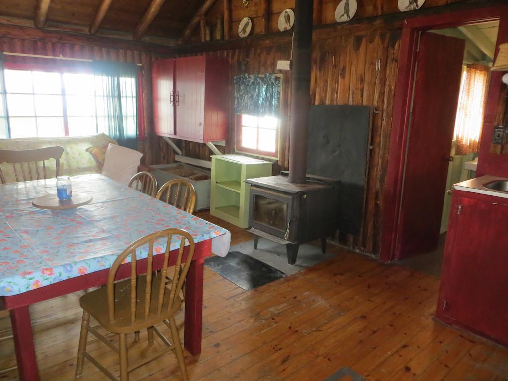 Lake Wolsey Cabins Hotel Gore Bay Bilik gambar